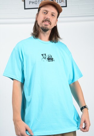 T-SHIRT IN TURQUOISE ANON GRAPHIC PRINT DESIGN