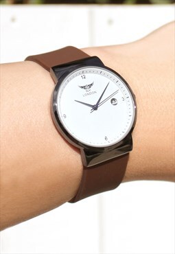 Compact Plain Face Watch with Date
