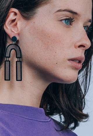 BLACK OPENWORK EARRINGS