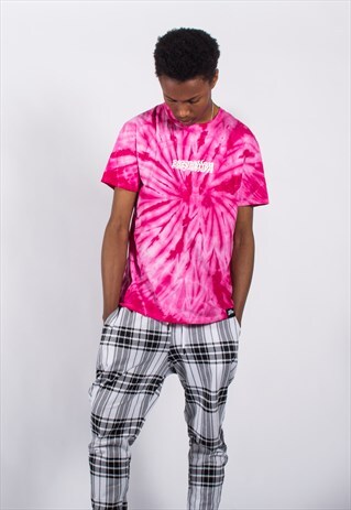 T-SHIRT IN PINK TIE-DYE WITH WARPED PRINT