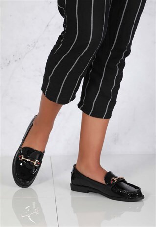 FLAT CHAIN DETAIL LOAFER IN BLACK PATENT