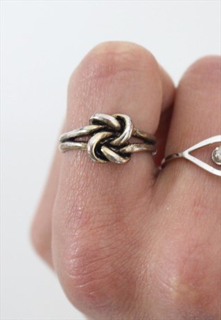 1970'S SILVER KNOT RING