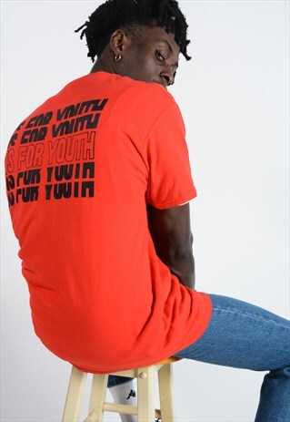 UNISEX T-SHIRT IN RED WITH REPEAT DESIGN