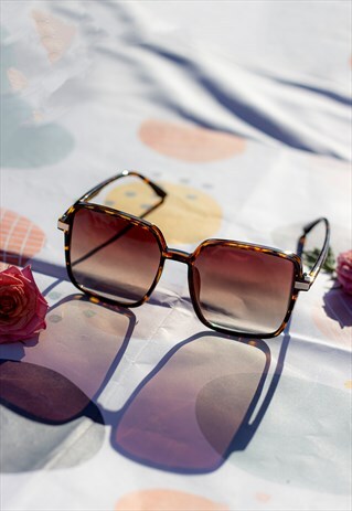 Tortoise Shell Elegant Square Side Metal Detail Sunglasses