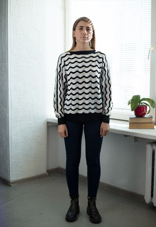 VINTAGE 80'S WHITE/BLACK JUMPER