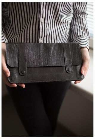 VINTAGE 70'S BLACK LEATHER CLUTCH BAG