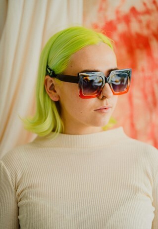 OVERSIZED SUNGLASSES