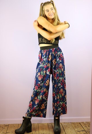 CROP PANTS IN VINTAGE FLOWER PRINT
