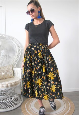VINTAGE SKIRT SIZE M/L FLOWER PRINT