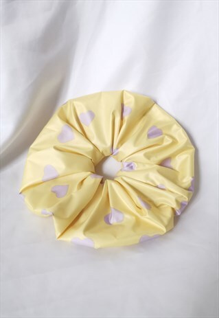 LARGE SATIN SCRUNCHIE IN BUTTERCUP HEARTS