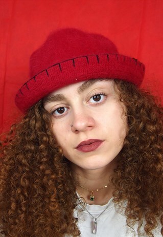 RED FLUFFY Y2K BUCKET HAT