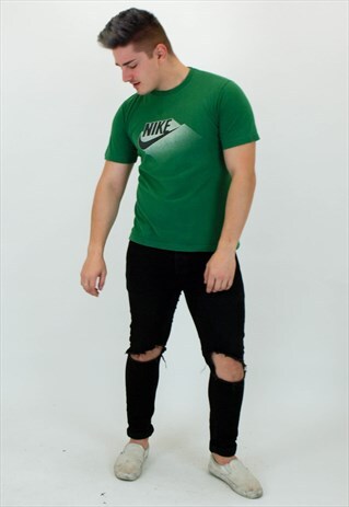 VINTAGE NIKE T-SHIRT