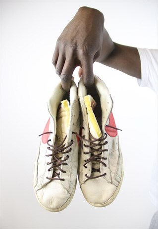 VINTAGE NIKE HIGH-TOP TRAINERS