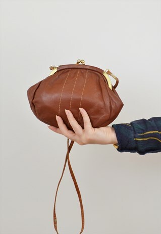 CLASP SHELL HANDBAG