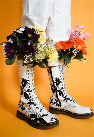 DR MARTENS 14 EYELET PETULA WHITE & BLACK FLORAL BOOTS