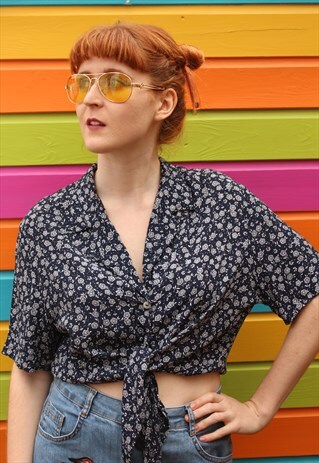 VINTAGE 80'S NAVY BLUE & WHITE FLORAL PRINT CROP TOP