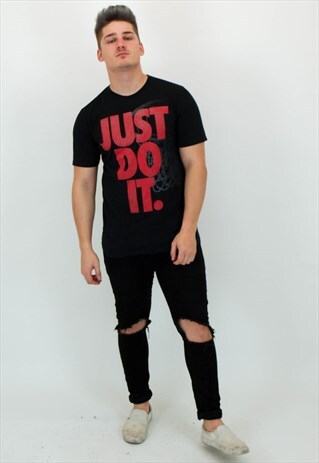 VINTAGE NIKE T-SHIRT