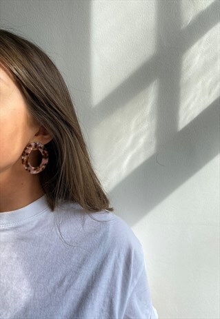 PINK AND BROWN TORTOISE SHELL PRINT EARRINGS