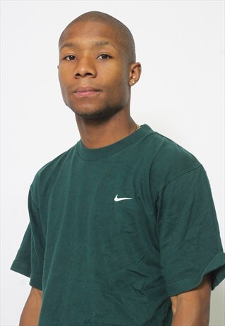 VINTAGE NIKE T-SHIRT