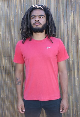 VINTAGE RED NIKE T
