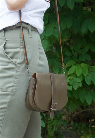 VINTAGE METALLIC GOLD LEATHER SADDLE BAG
