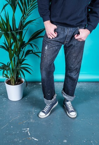 VINTAGE LEVI'S 501 JEANS IN BLUE DENIM WITH PAINT MARKS