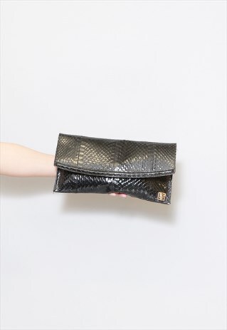 VINTAGE 1970'S BLACK LEATHER FAUX SNAKE CLUTCH BAG