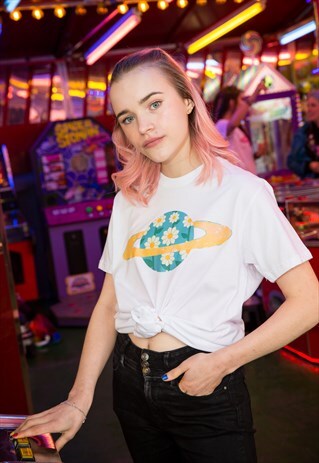 PLANET DAISY GRAPHIC TEE