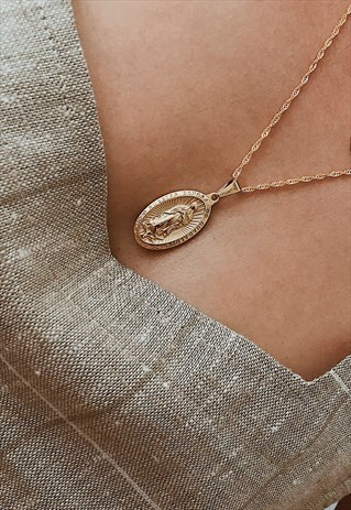 OVAL RELIGIOUS MARY NECKLACE GOLD PLATED