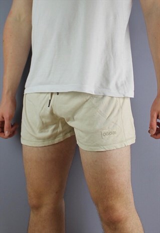 VINTAGE ADIDAS RUNNER SHORTS IN BEIGE WITH PATCH LOGO AND DR