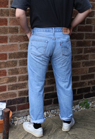 VINTAGE LEVI'S 501 LIGHT WASH JEANS