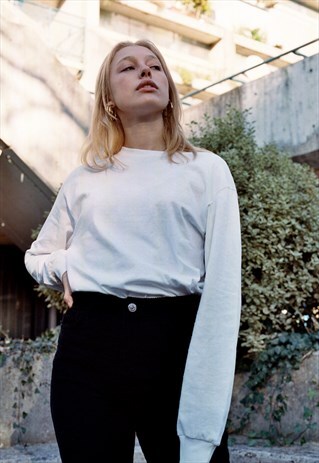 WHITE LONG SLEEVE T-SHIRT WITH WOVEN LABEL DETAIL