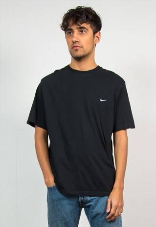 NIKE T-SHIRT IN BLACK