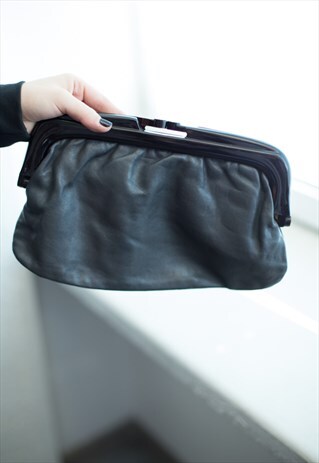 VINTAGE 70'S BLACK LEATHER CLUTCH