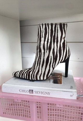 VINTAGE 90S Y2K COW HIDE ZEBRA PRINT STILETTO POINTY BOOTS