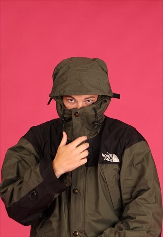 THE NORTH FACE GREEN AND BLACK LIGHTWEIGHT COAT