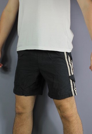 VINTAGE ADIDAS SHORTS IN GREY WITH POCKETS, EMBROIDERED LOGO