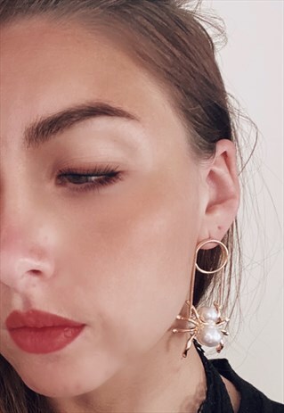 SPIDER & PEARL EARRING