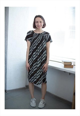 VINTAGE 70'S BLACK PATTERNED SHORT SLEEVED DRESS