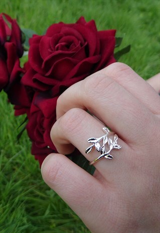 MOONCHILD VINE LEAF RING
