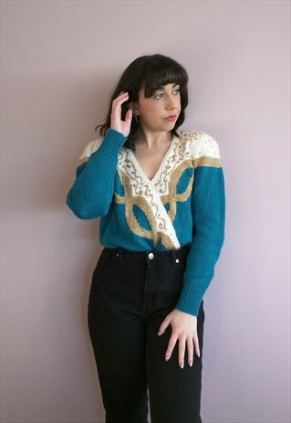 EMBROIDERED V NECK JUMPER