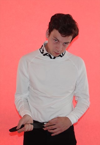 WHITE COLLAR