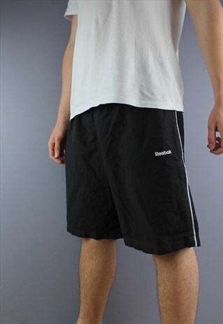 VINTAGE REEBOK SHORTS IN BLACK WITH POCKETS AND EMBROIDERED