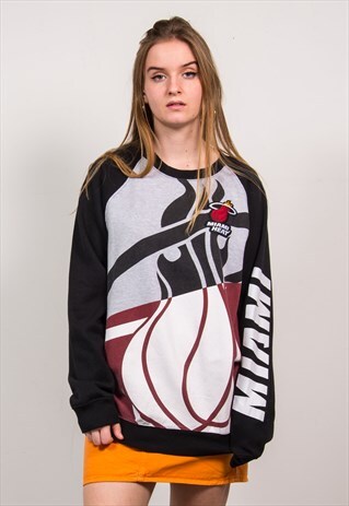 VINTAGE 90'S BLACK MIAMI HEAT BASKETBALL NBA SWEATSHIRT