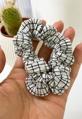 CRINKLE TEXTURE CHECKED SCRUNCHIE