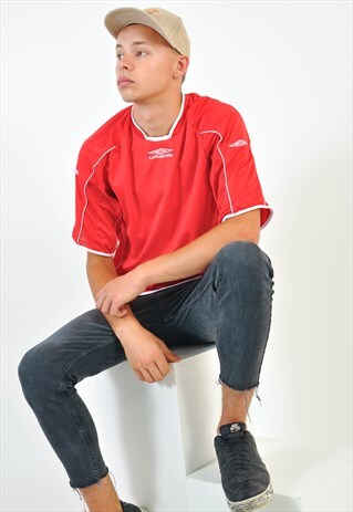 VINTAGE UMBRO JERSEY IN RED
