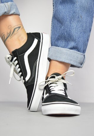 VINTAGE 90S BLACK & WHITE SUEDE SKATE SHOES RETRO GRUNGE