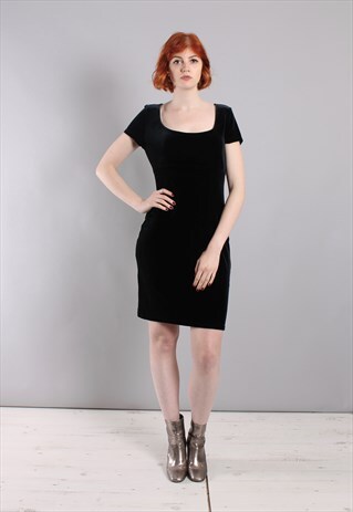 VINTAGE 90S BLACK VELVET SCOOP NECK FITTED DRESS