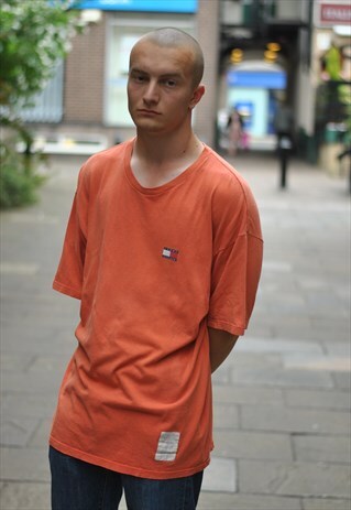 VINTAGE TOMMY HILFIGER TSHIRT