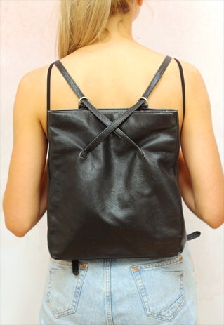 1990S VINTAGE JET BLACK REAL LEATHER BACKPACK